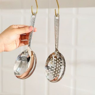 (Giá khuyến mãi)Thìa Múc Cơm Vá Canh Muỗng Mukbang Bản Lớn Cán Nhám Inox 304 Dày Xịn Có Lỗ Treo