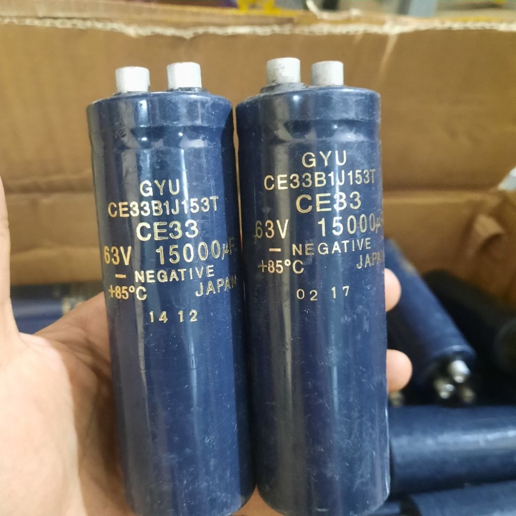 combo 2 Tụ 63v-15000uf. dung lượng bao đạt 100% (size 3.5cm x10.5cm)