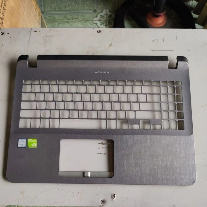 Vỏ mặt C laptop ASUS A507U, cũ, có trầy xước , ốc còn nguyên không bị bể