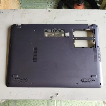 Vỏ mặt D laptop ASUS A507U, cũ, có trầy xước , ốc còn nguyên không bị bể