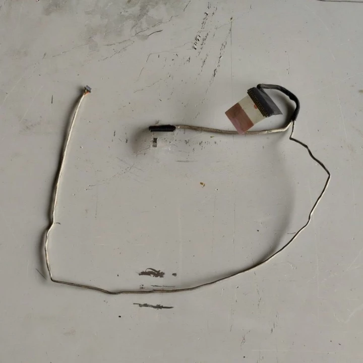 dây cáp VGA laptop ASUS A507U, cũ, đang xài ok,