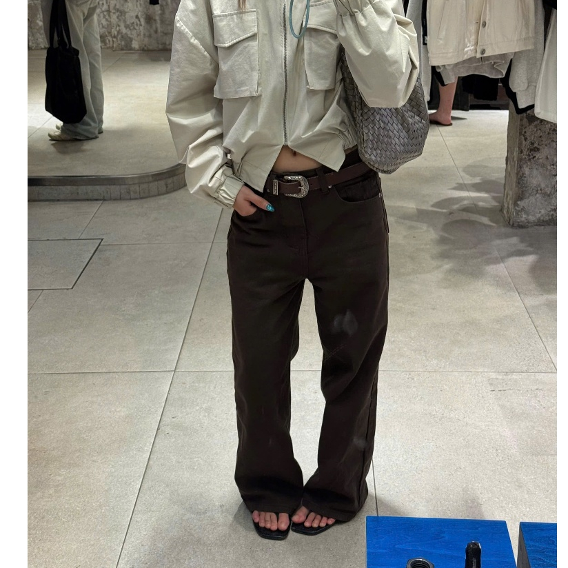 DARK BROWN WIDE STRAIGHT JEANS WHOSE - Quần jeans ống đứng wide fit Whose Studio 1779 | BigBuy360 - bigbuy360.vn