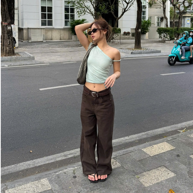 DARK BROWN WIDE STRAIGHT JEANS WHOSE - Quần jeans ống đứng wide fit Whose Studio 1779 | BigBuy360 - bigbuy360.vn