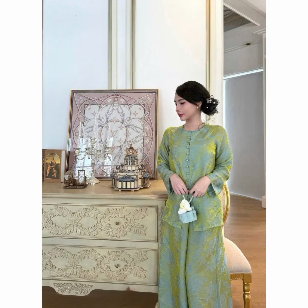 Bộ đi chùa bà ba cách tân cổ tròn lụa gấm tằm Tency Pháp phục lễ chùa đính cúc bọc Thanh lịch | Đồ Lam An Nhiên
