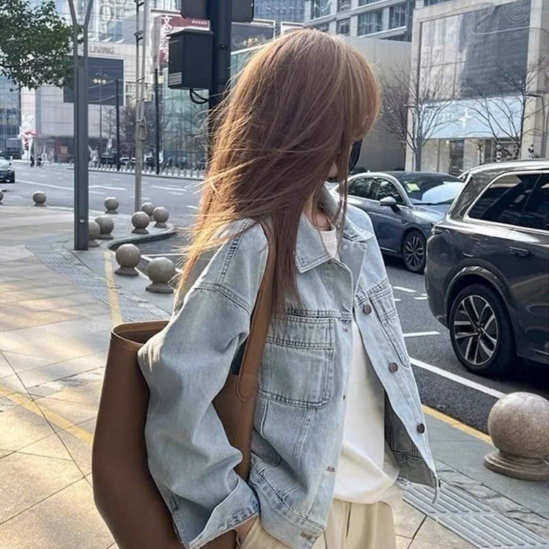 Áo Khoác Denim Xanh Nhạt Form Rộng Phối Quần Be Ống Suông Thanh Lịch Joolate