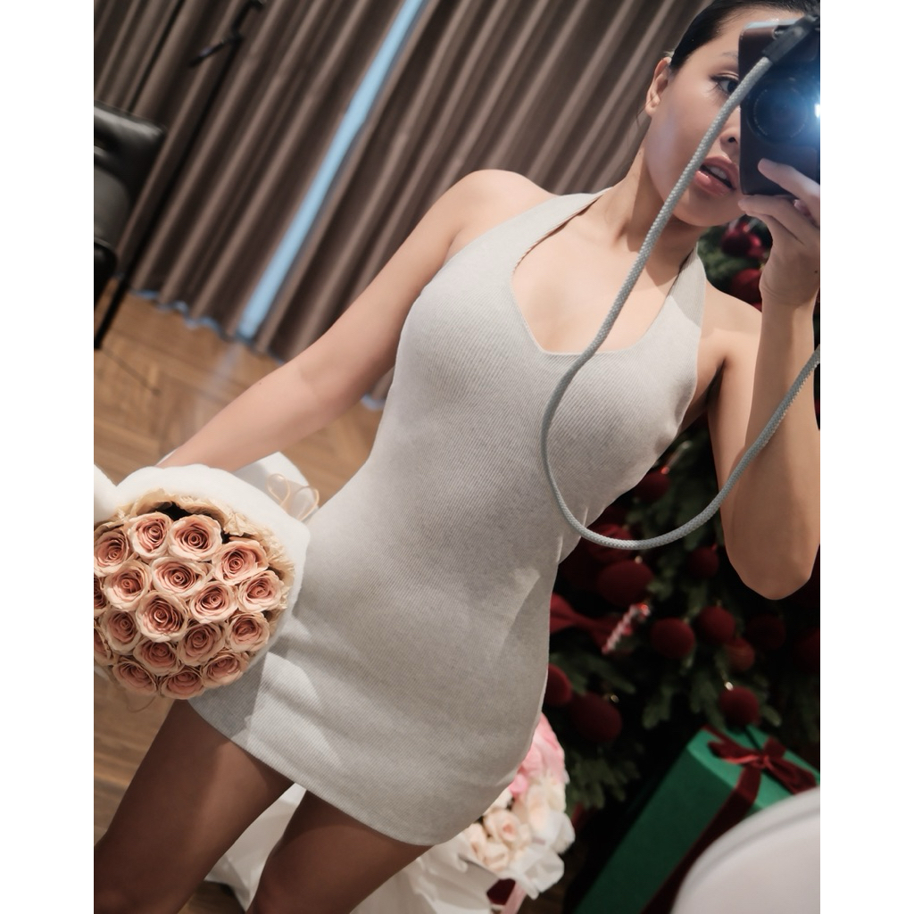 đầm body cổ yếm