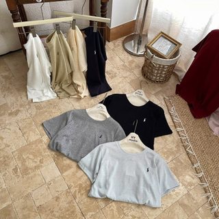 Áo phông giấy gạo mỏng cổ tròn thêu ngựa