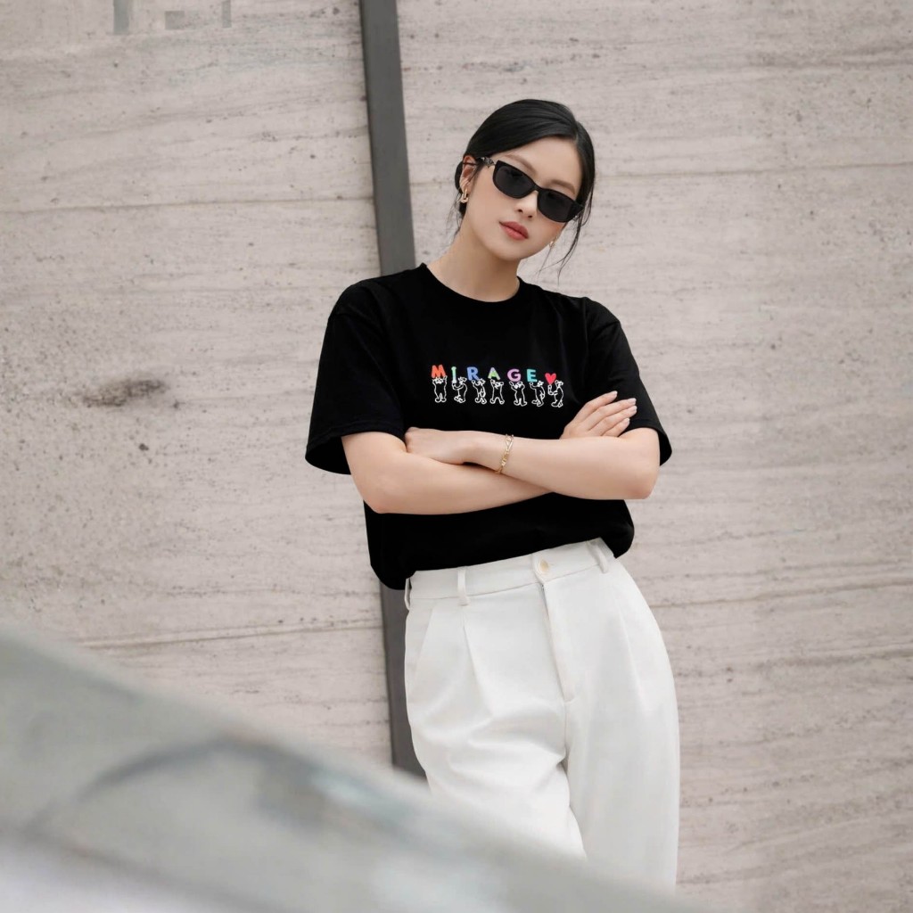 Áo Thun Mirage Thêu Chữ Màu Nghệ Thuật Chất 100% Cotton Mềm Mịn Thoáng Mát.