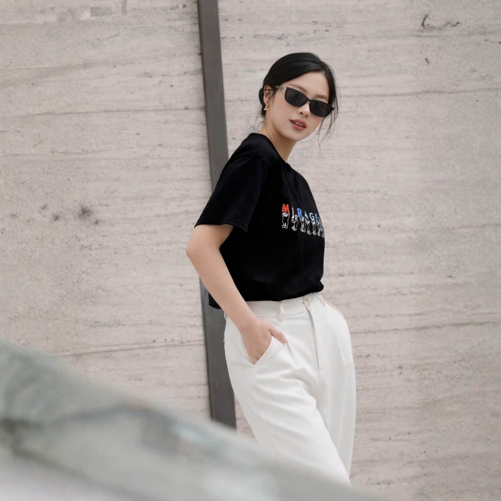 Áo Thun Mirage Thêu Chữ Màu Nghệ Thuật Chất 100% Cotton Mềm Mịn Thoáng Mát.