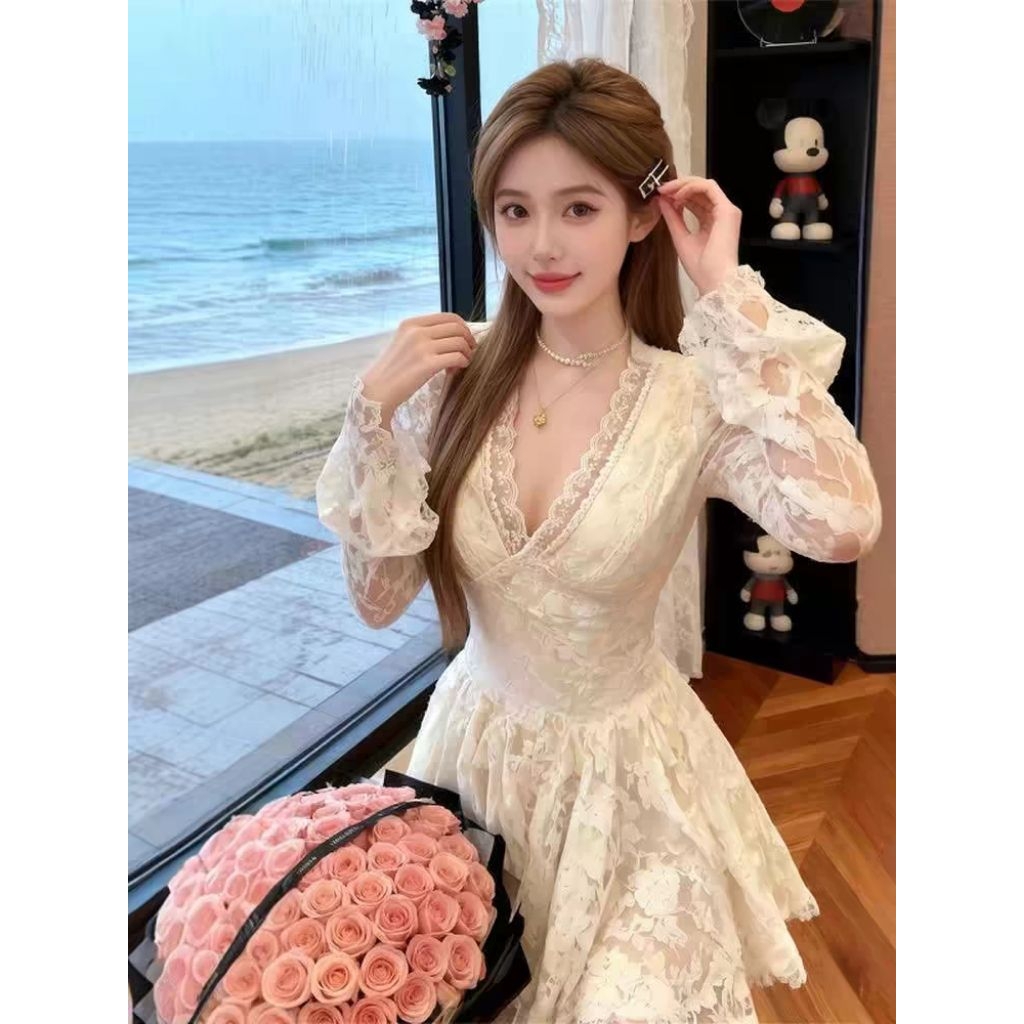 Váy Ren Tiểu Thư Cổ V Tay Dài – Đầm Xòe Ôm Eo Dáng Dài Sang Chảnh Đi Tiệc, Chụp Ảnh Memeboutique - [TLV27]