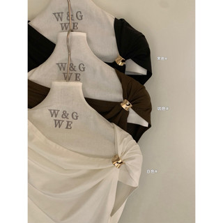 𝐏𝐡𝐢𝐞𝐧 𝐖𝐆𝐖𝐄 | (Sẵn) w9128 Áo Thun Nhún Lệch Vai Kiểu Khuy Bo 3 Màu