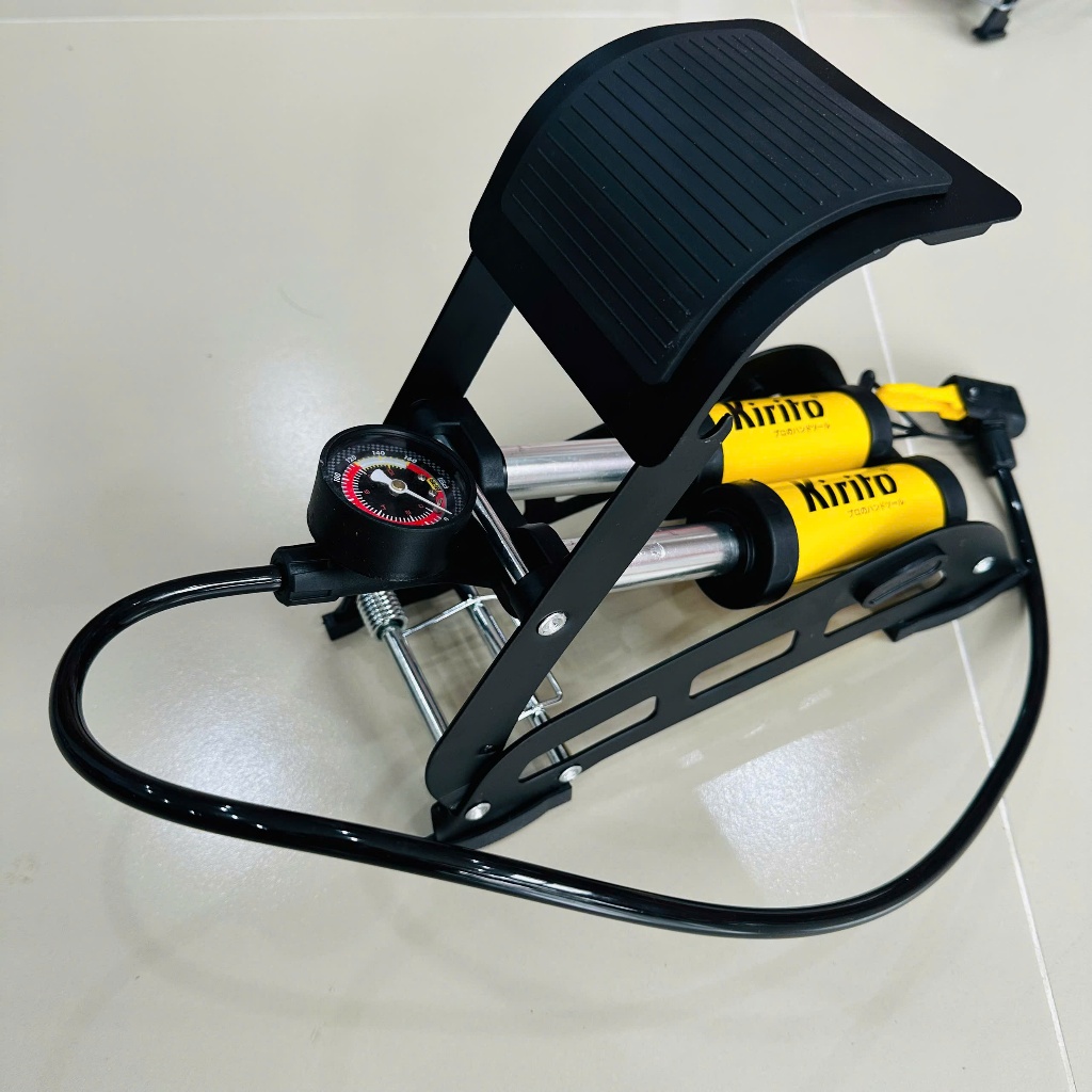 Bơm đạp chân Kirito 2 piston có đồng hồ đo áp suất dùng cho xe máy ô tô xe đạp