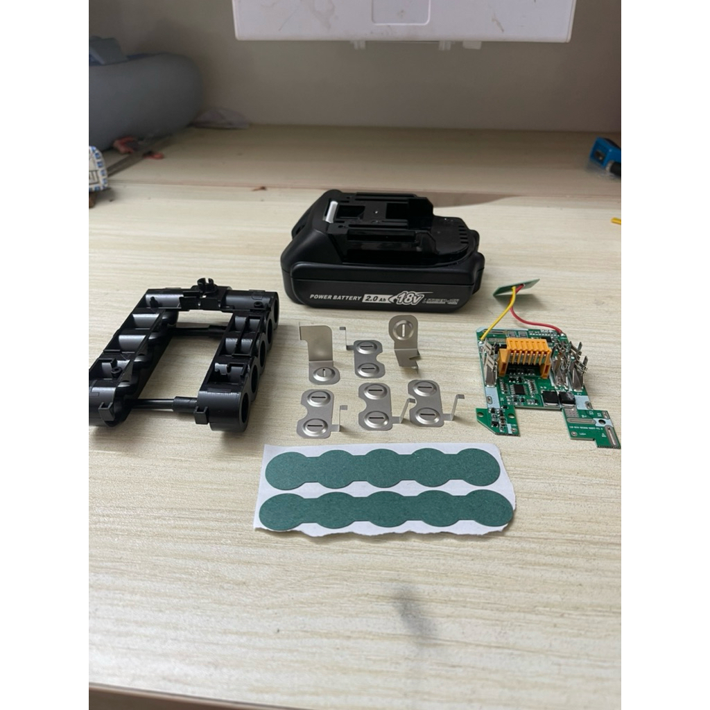 Vỏ mạch makita 5cell mạch nhận sạc zin, có đèn led báo pin