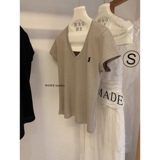 𝐏𝐡𝐢𝐞𝐧 𝐖𝐆𝐖𝐄 | (Sẵn Hồng,Đen,Be) w9158 Áo Thun Cổ Tim Thêu Ngựa Cộc Tay Form Vừa