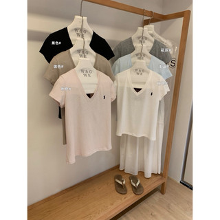 𝐏𝐡𝐢𝐞𝐧 𝐖𝐆𝐖𝐄 | (Sẵn Hồng,Đen,Be) w9158 Áo Thun Cổ Tim Thêu Ngựa Cộc Tay Form Vừa