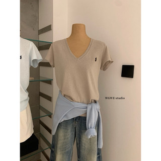 𝐏𝐡𝐢𝐞𝐧 𝐖𝐆𝐖𝐄 | (Sẵn Hồng,Đen,Be) w9158 Áo Thun Cổ Tim Thêu Ngựa Cộc Tay Form Vừa