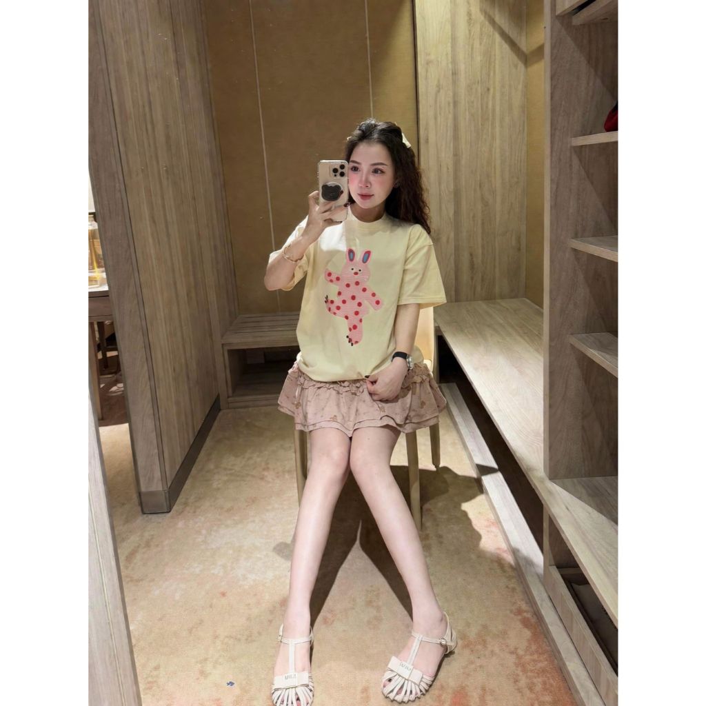 Set đồ nữ Donna HCOM25057, áo thun cộc tay nữ phối chân váy hồng xòe xếp ly