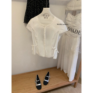 𝐏𝐡𝐢𝐞𝐧 𝐖𝐆𝐖𝐄 | w9167 Áo sơ Mi Cộc Tay Buộc 2 Bên Eo Cổ Tròn Đường May Thêu Ren
