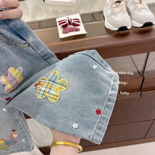 Quần jeans dáng suông hoạ tiết hoa cho bé gái