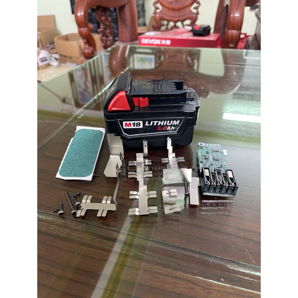 Vỏ , mạch   Milwaukee M18 nhận sạc zin có đèn led báo pin