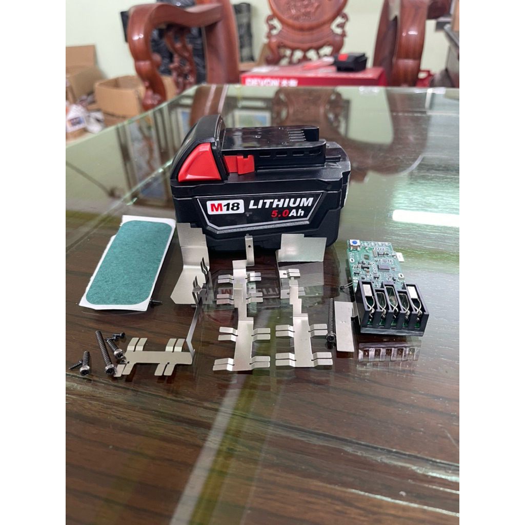 Vỏ , mạch   Milwaukee M18 nhận sạc zin có đèn led báo pin