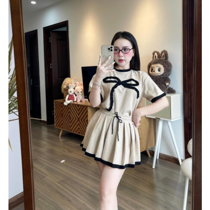 Set Đồ Bộ Nữ HCOM3229 Áo Tay Ngắn Phối Viền Mix Chân Váy Ngắn Xếp Ly Đính Nơ Xinh Xắn - Set Váy Nữ Phong Cách Hàn Quốc