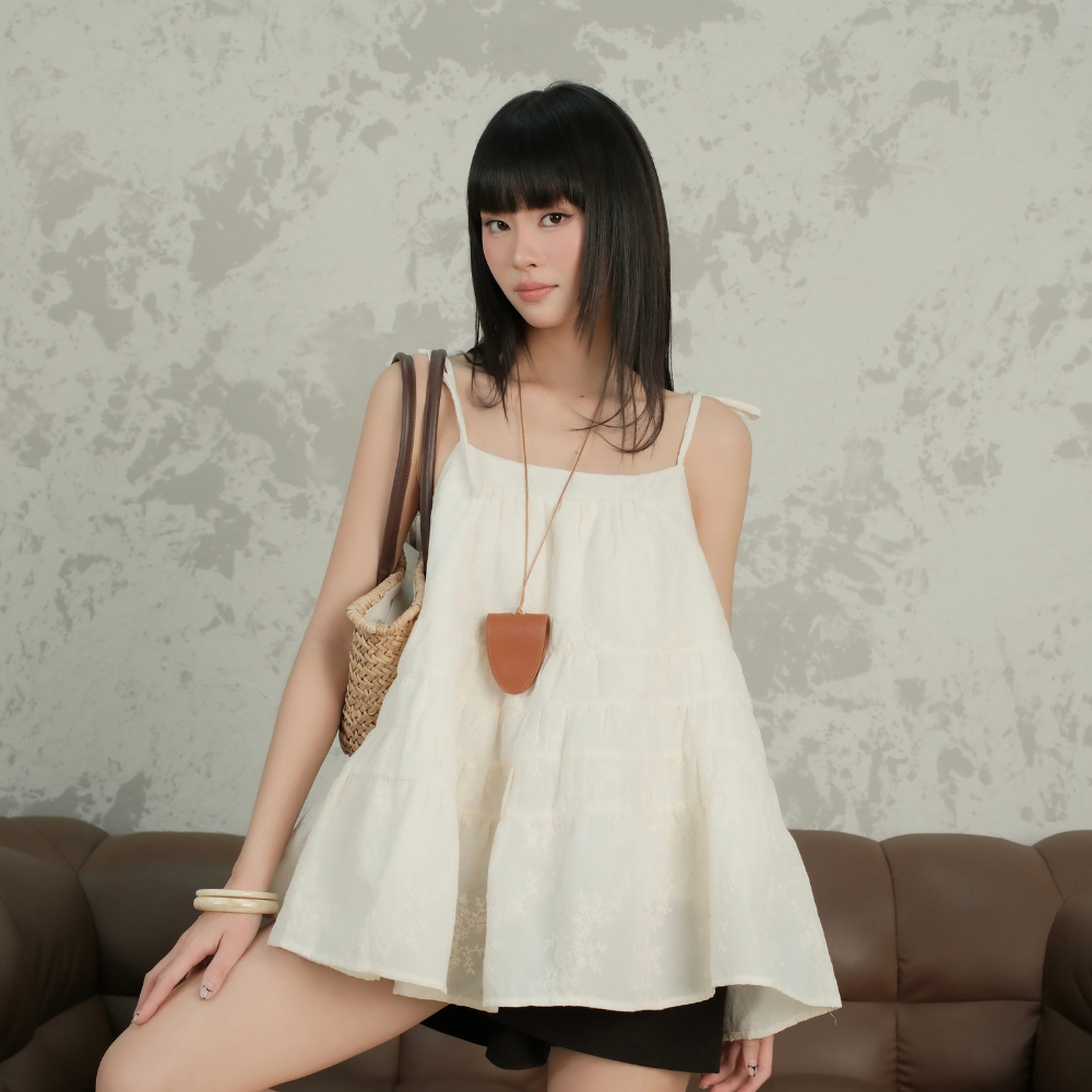 Áo hai dây nữ Ribi Miều Est.2013 babydoll nhiều tầng họa tiết thêu nổi màu kem sang chảnh