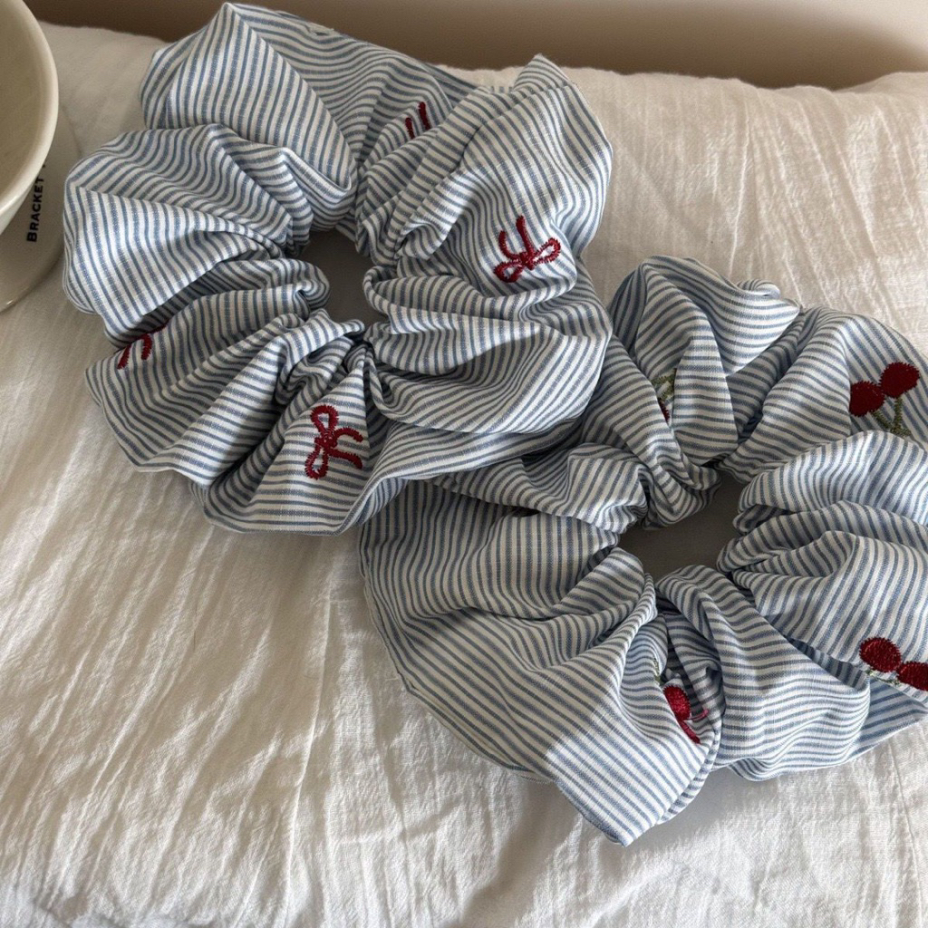 Dây buộc tóc scrunchies sọc đỏ xanh thêu nữ bản to, chun buộc tóc co giãn phong cách thanh lịch