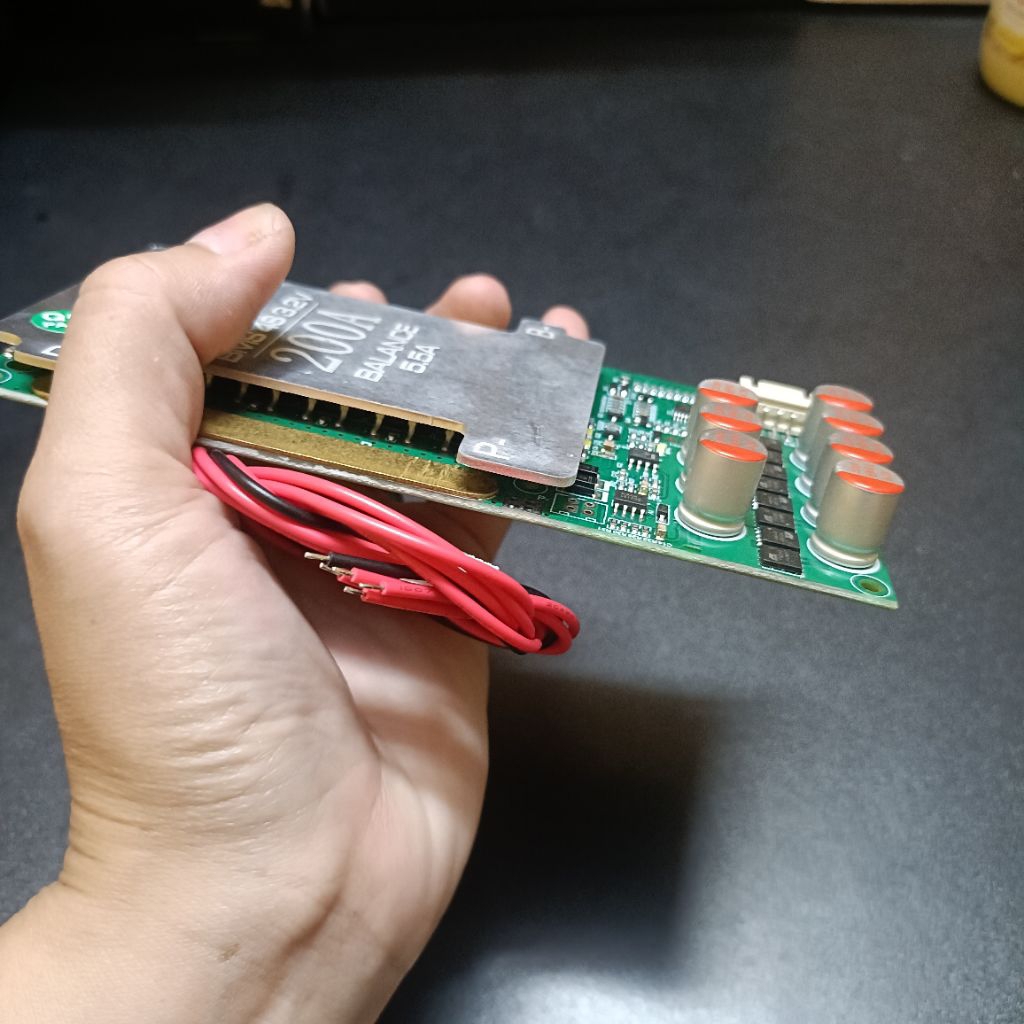 mạch sạc bảo vệ pin 4S-200A 12-14V pin3,2V có cân bằng 5,5A liền khối chất
