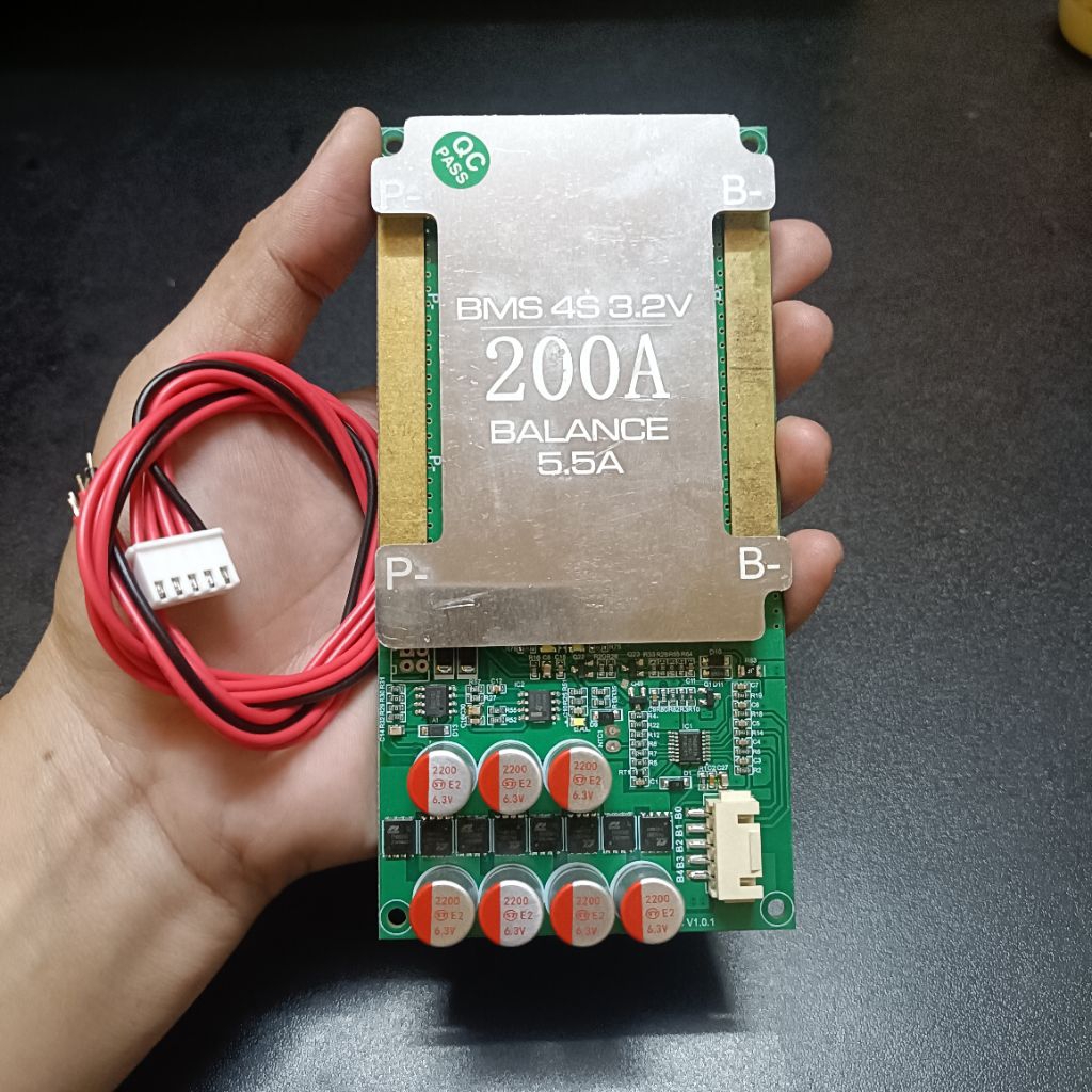 mạch sạc bảo vệ pin 4S-200A 12-14V pin3,2V có cân bằng 5,5A liền khối chất