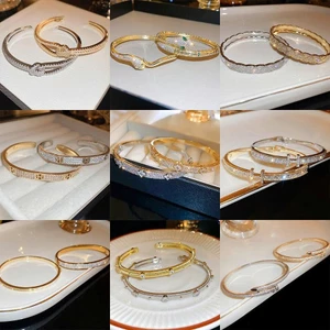 Vòng tay chữ cái và hoa đính đá zircon cao cấp, thời trang và tinh tế, phụ kiện sang trọng cho nữ