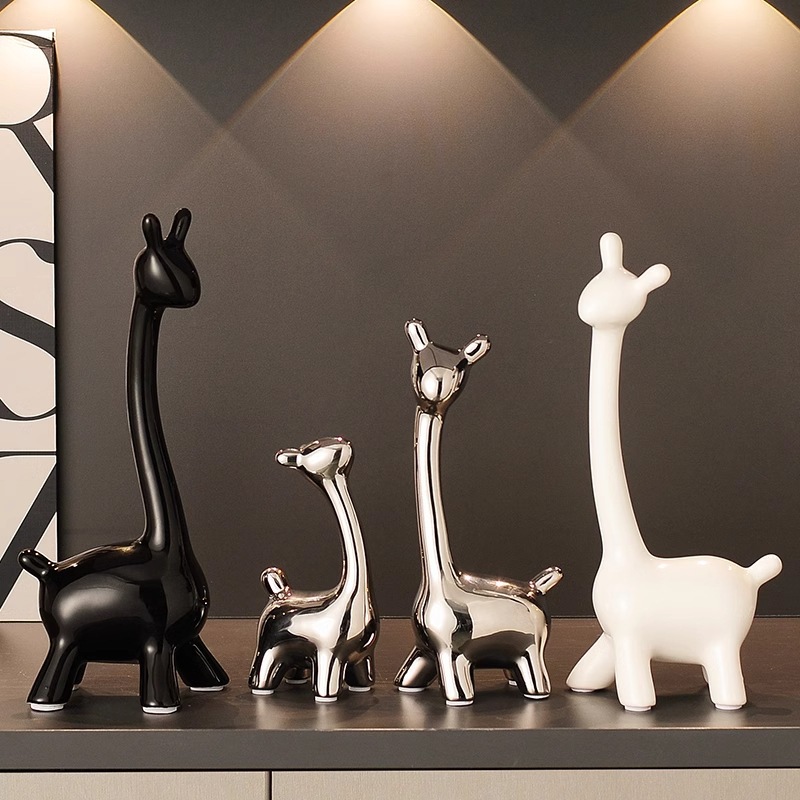 Tượng gia đình hươu cao cổ sứ đen trắng bạc decor nhà cửa