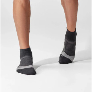 Tất chạy bộ Feetures Elite Light Cushion Quarter - Đen (Black)