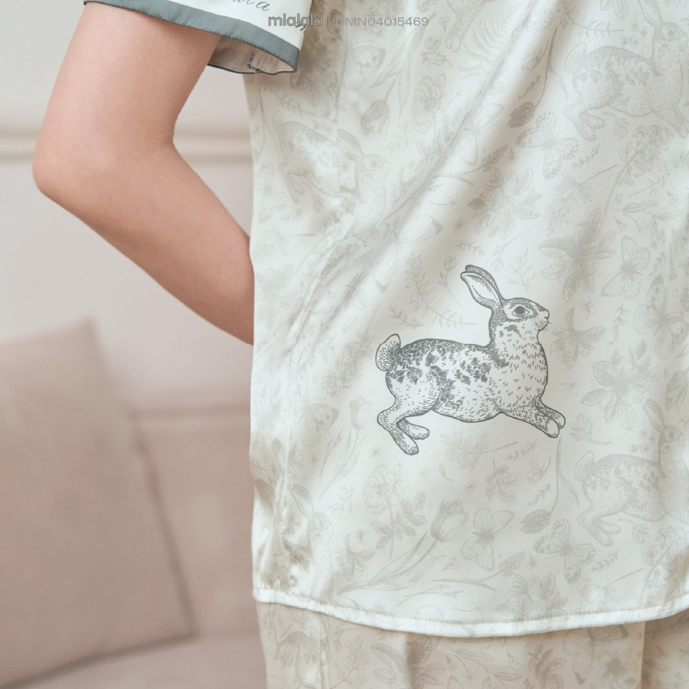 Đồ mặc nhà lụa cổ điển Mialala 5469 phiên bản cúc trắng họa tiết con thỏ