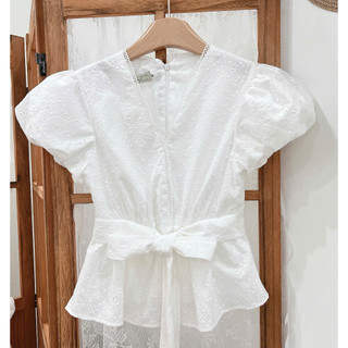 Áo babydoll cổ V phối tay bồng buộc nơ cách điệu xinh xắn LAVIAN A107