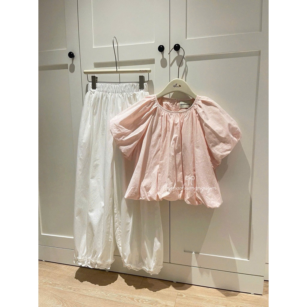 NH CLOTHER -Áo Kiểu Màu Hồng Pastel Phồng Nhẹ Mix Quần Suông Trắng