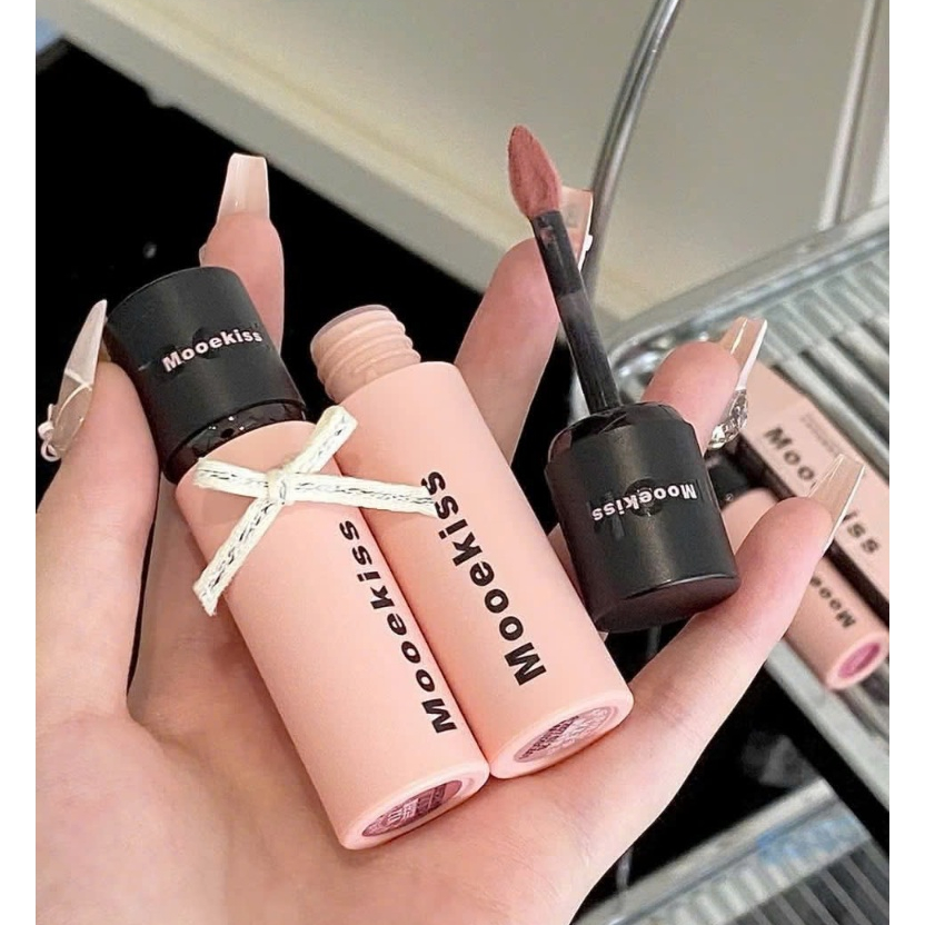 Son bùn Mooekiss Velvet lì mịn như nhung, hỗ trợ giảm thâm môi và làm sáng tông da vàng 3G | BigBuy360 - bigbuy360.vn
