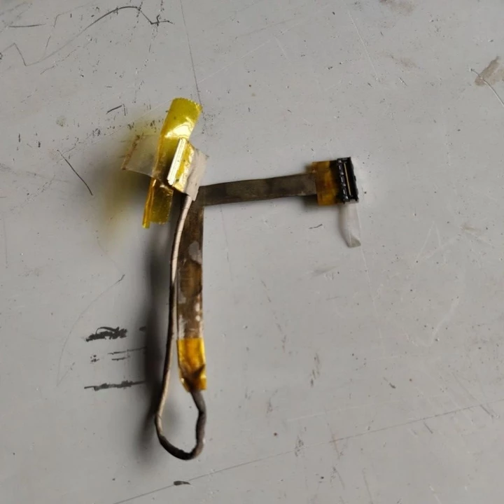 dây cáp VGA laptop Acer Aspire 4745-482G50 đang xài, hơi cũ