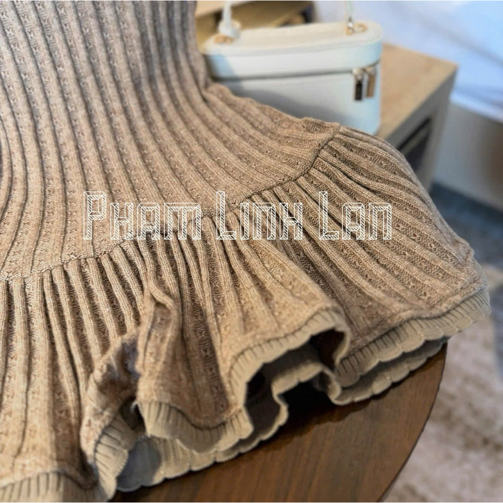 Váy len thừng dáng xoè cổ tròn thêu logo basic đơn giản , Đầm body ngắn tay chất liệu co giãn - chuẩn QCCC