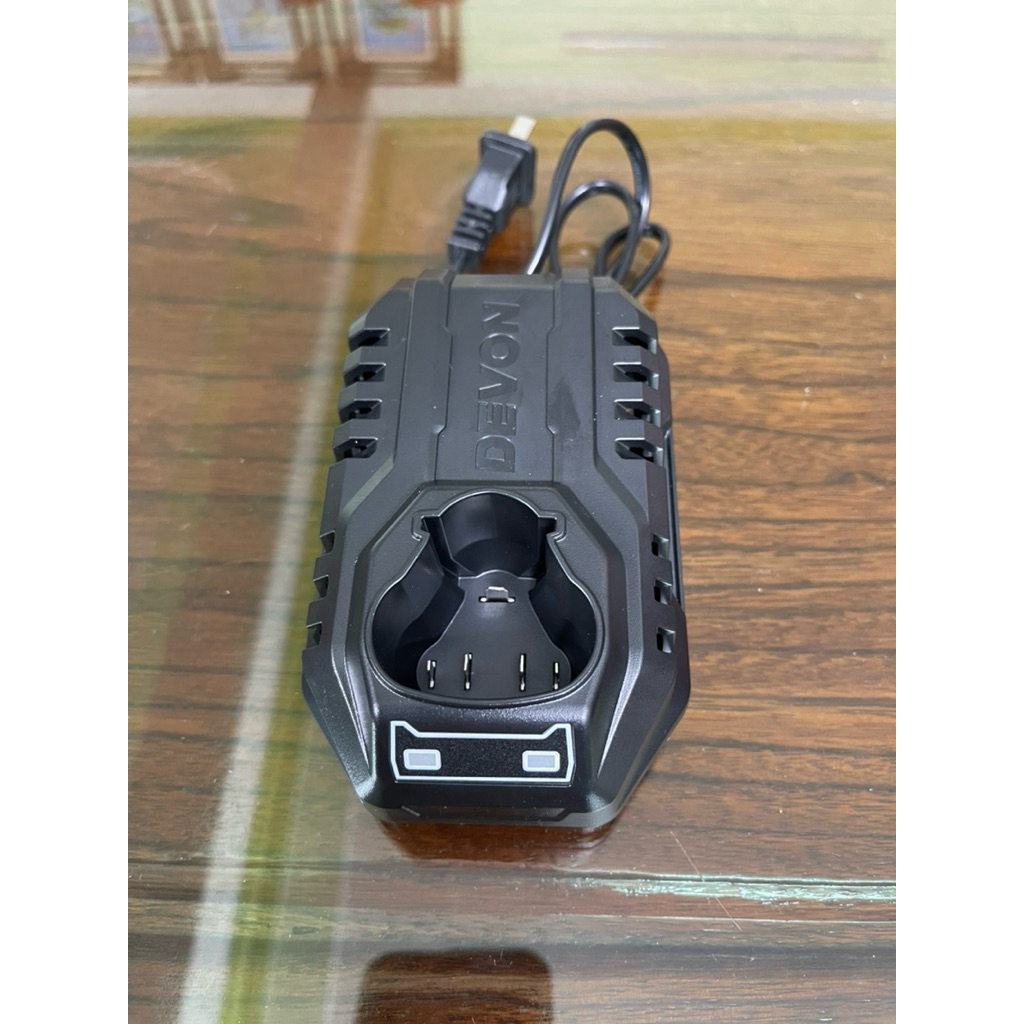 Sạc pin DEVON 12V chính hãng