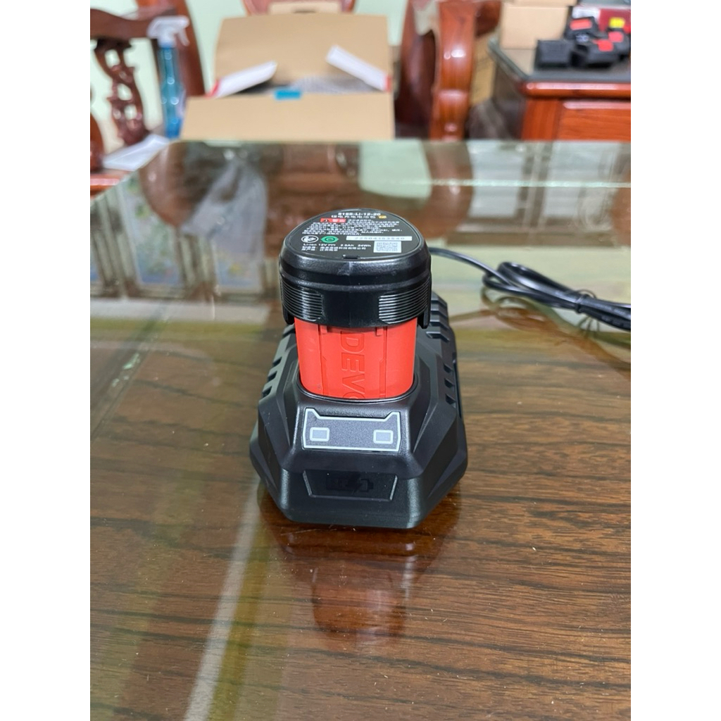 Sạc pin DEVON 12V chính hãng