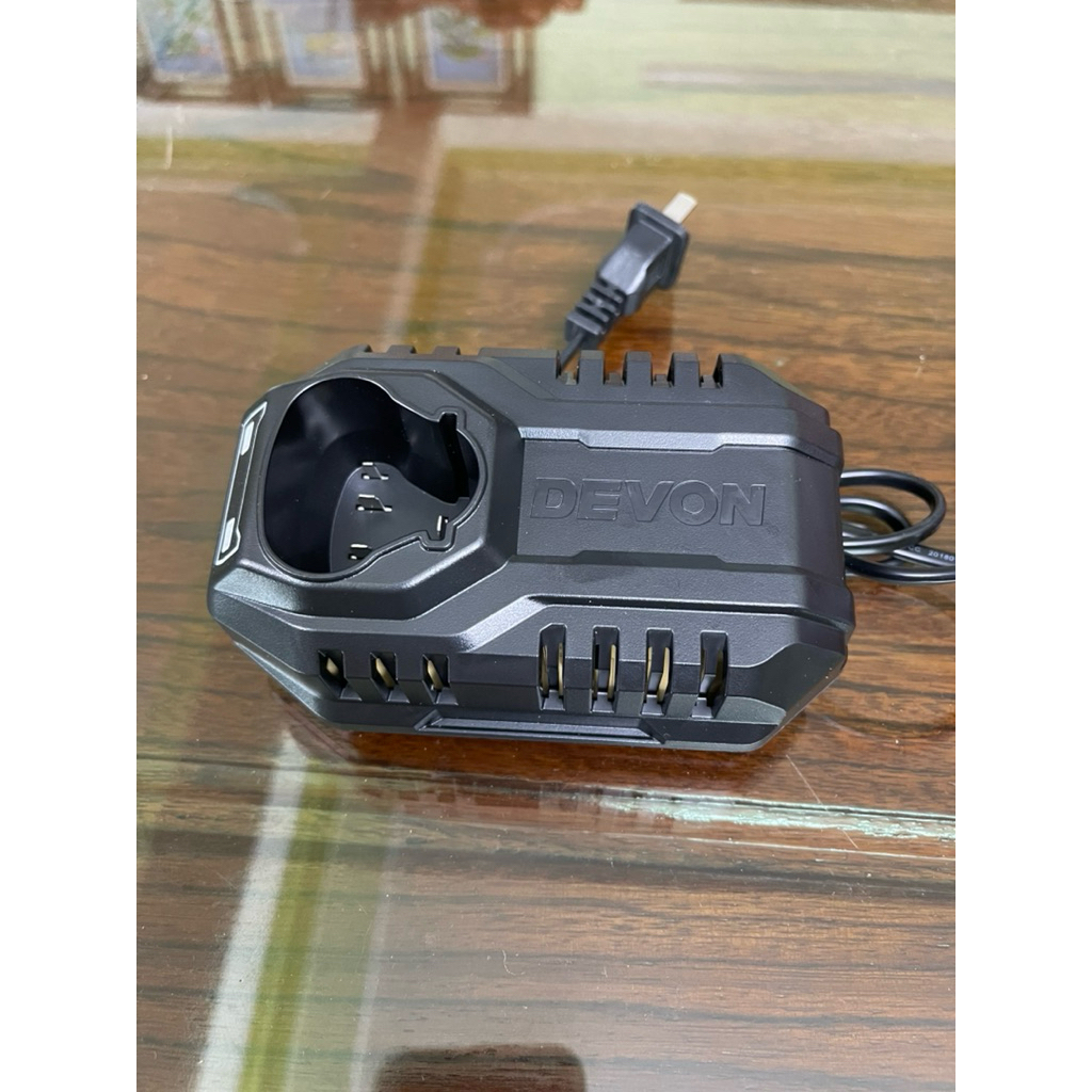 Sạc pin DEVON 12V chính hãng