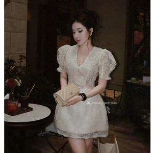 Đầm ren hoa nổi 2 lớp cao cấp , Váy thiết kế cổ V tay bồng dáng ngắn xoè chiết eo tôn dáng mặc đi tiệc, đi hẹn hò