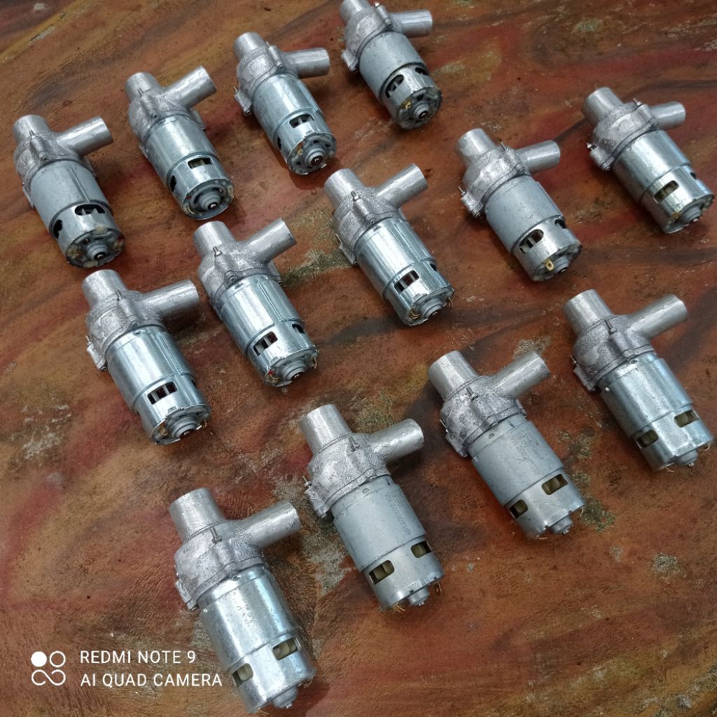máy bơm nước 12 v thái bình dùng bình acquy tưới cây ,rửa xe.
