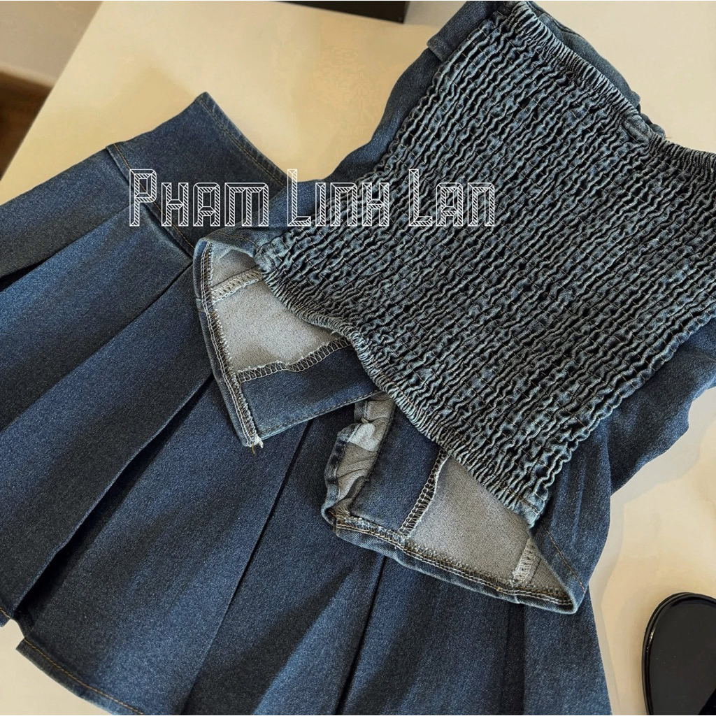 Set áo quây bèo dọc chân váy jeans xếp ly
