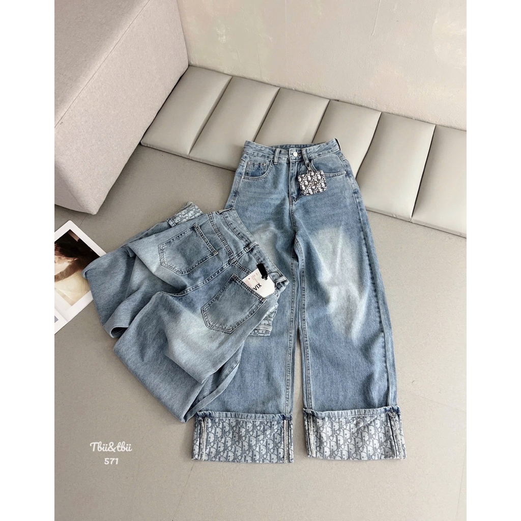 Quần jeans suông vắn gấu Dr kèm charm túi mini