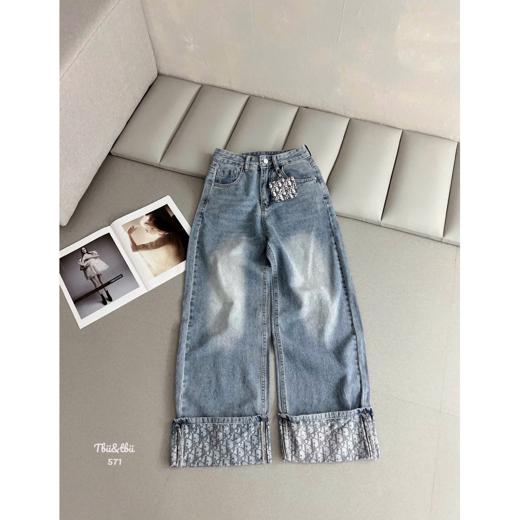 Quần jeans suông vắn gấu Dr kèm charm túi mini