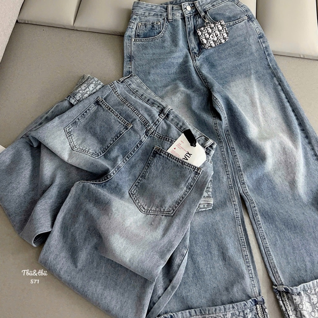 Quần jeans suông vắn gấu Dr kèm charm túi mini
