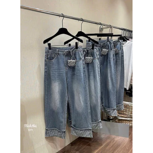 Quần jeans suông vắn gấu Dr kèm charm túi mini