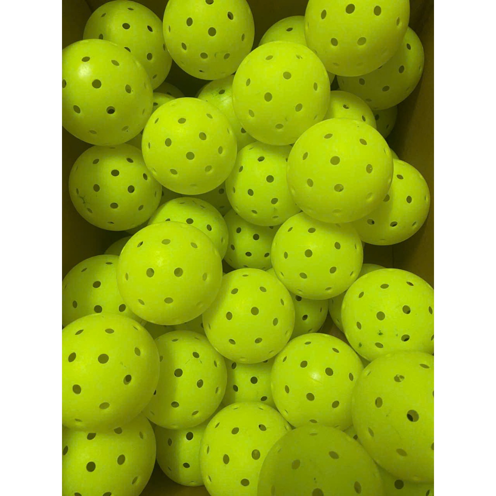 Bóng Pickleball 48 lỗ với độ cứng và đàn hồi bóng cao tạo cảm giác phản xạ bóng nhanh cho người chơi